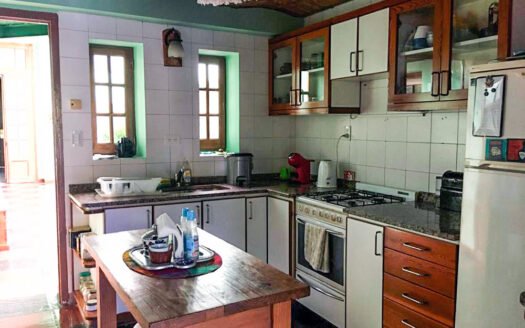 Casona antigua 6 ambientes con piscina y cochera en Villa Crespo